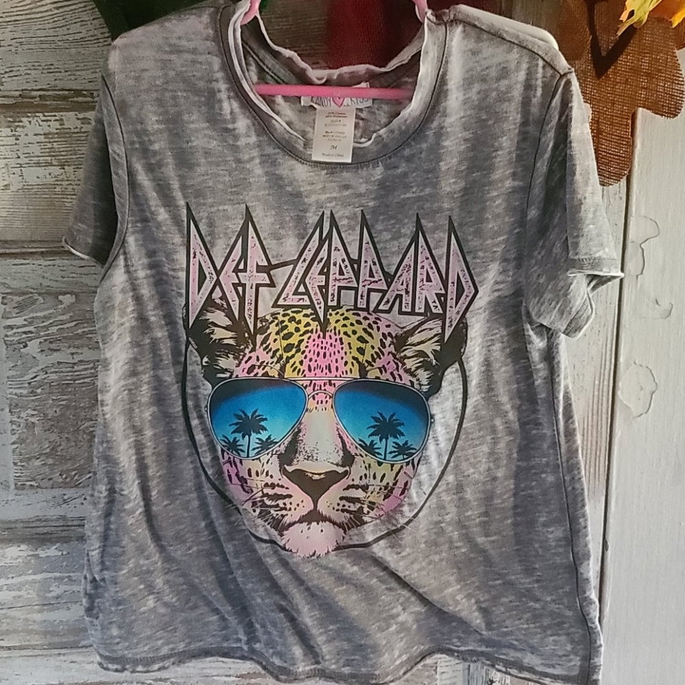 Shirt girls size med probably size 7